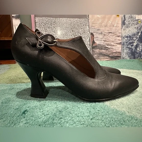 Fluevog LIKE NEW Poser Darla black asymmetrical buckle heel w/ side cutout - 8 - Picture 3 of 16